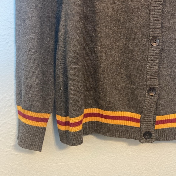 Harry Potter Womens Juniors Size S Gryffindor House Crest Knit Cardigan Sweater - Picture 7 of 12
